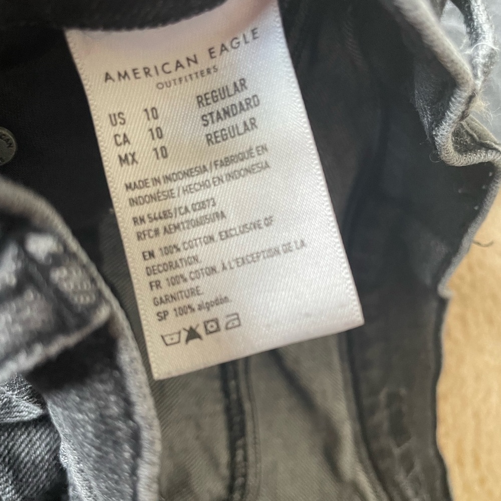 American Eagle High Rise Mom Jeans - Picture 5 of 5